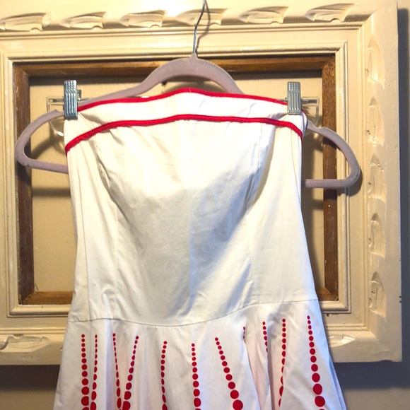 Stunning Dress for Any Special Occasion! - Picture 5 of 11